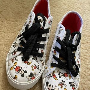 Mickey Mouse tennis shoes